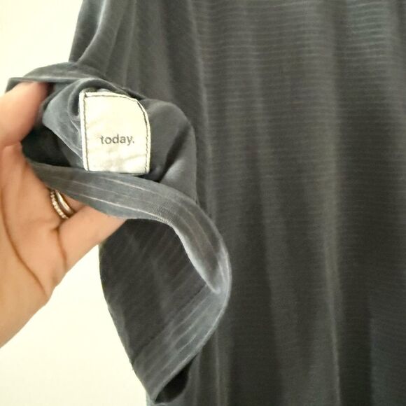 Vuori Short Sleeve Top in Dar Gray with Thin Stripe - Size L - Picture 5 of 7